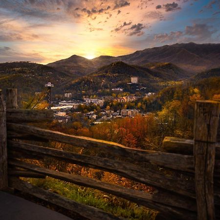 Whispering Winds, Hot Tub, Game Room, Wifi, 1089 Free Tickets Each Paid Day, Dollywood And More Gatlinburg Exterior foto